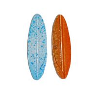 747191904839 - Trutta Skurken - 7 gram - Hvid/Lyseblå med pletter / Orange/Gylden
<BR>
Den har en vuggende aktion med tung ende som er dybdegående i vandet og fiskes bedst langsomt. Denne agn er sublim til sø, i åen og på kysten.