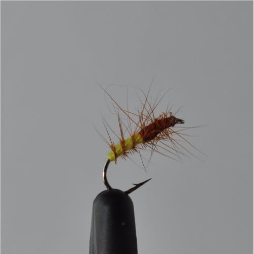 FLY1211 - Superpuppa Yellow/Olive - Str.10<br>Superpupa, mest brugte flue ved mange Nordiske elve<BR>
Str.6 og 8 har jeg selv fiske Silver Salmon med i Michigan med stor held<BR>
prøv den i en Norsk elv, så skal du se løjer